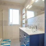 5 Bedroom Cozy In Carteret *