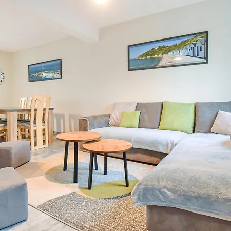 5 Bedroom Beautiful In Carteret Ferienhaus *