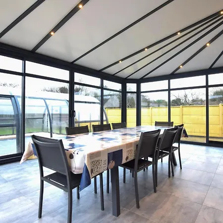 5 Bedroom Beautiful In Carteret Ferienhaus