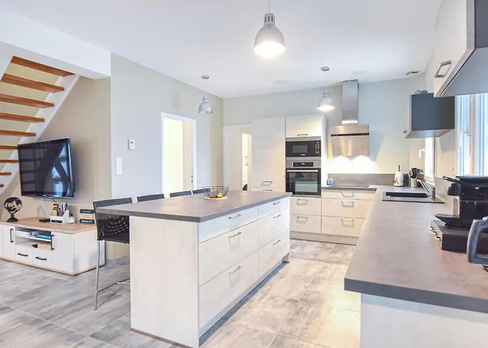 5 Bedroom Beautiful In Carteret Ferienhaus Barneville-Carteret