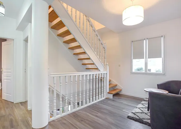 5 Bedroom Beautiful In Carteret Ferienhaus