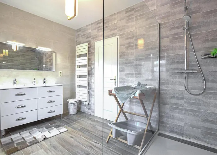 5 Bedroom Beautiful In Carteret * Barneville-Carteret