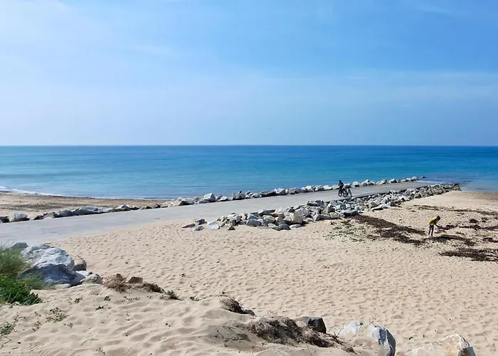 5 Bedroom Beautiful In Carteret Barneville-Carteret