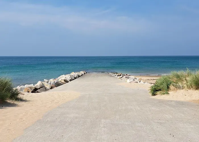 5 Bedroom Beautiful In Carteret Barneville-Carteret