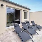 5 Bedroom Cozy In Carteret *