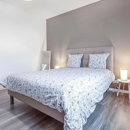 5 Bedroom Beautiful In Carteret Barneville-Carteret