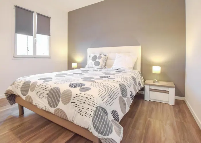 5 Bedroom Beautiful In Carteret Сasa de vacaciones *