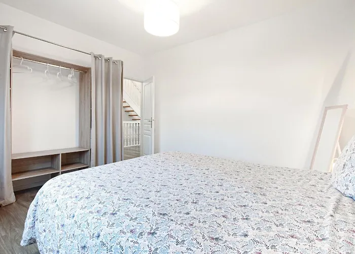 Сasa de vacaciones 5 Bedroom Beautiful In Carteret Barneville-Carteret