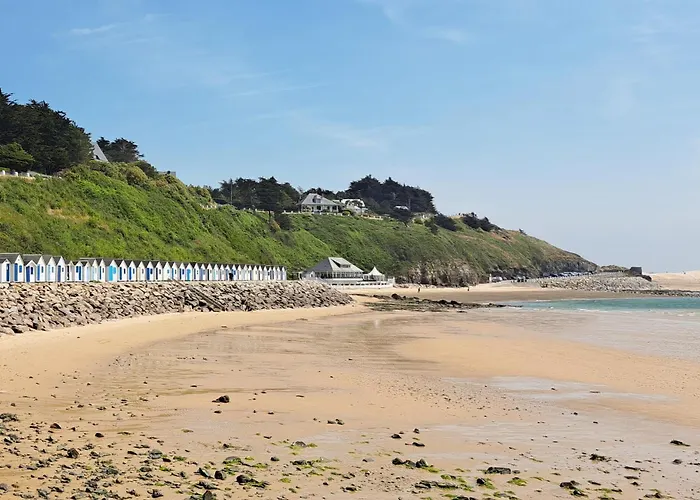 5 Bedroom Beautiful In Carteret Сasa de vacaciones